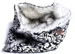 Dogs&Co Honden Slaapzak Ethnic 70x50cm Zwart/wit - Hondenslaapzak - Kattenslaapzak - Geschikt Voor Honden Of Katten T/m 10KG 10 Dogs&Co Honden Slaapzak Ethnic 70x50cm Zwart/wit - Hondenslaapzak - Kattenslaapzak - Geschikt Voor Honden Of Katten T/m 10KG -Hondenbenodigdheden Winkel 1200x862